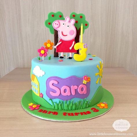 Tortas Peppa Pig, Pig Birthday Decorations, Posh English, Bolo Da Peppa Pig, Birthday Cake Designs, Peppa Pig Birthday Cake, Blue Birthday Cakes, Pig Birthday Cakes, Diy Birthday Cake