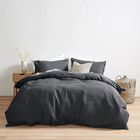 Grey Comforter Bedroom, Grey King Bed, Dark Grey Duvet Covers, Dark Grey Bedding, Black Bedspread, Dark Bedding, Gray Bedspread, Textured Quilt, Inviting Bedroom