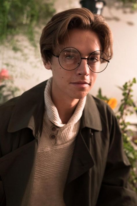 Cole Sprouse Has Revealed His Halloween Costume For This Year And It's Actually Perfect Cole Sprouse 2017, Milo Thatch, Cole Sprouse Aesthetic, Cole Sprouse Hot, Cole Sprouse Funny, Cole Sprouse Wallpaper, Cole Spouse, Cole Sprouse Jughead, Cole M Sprouse