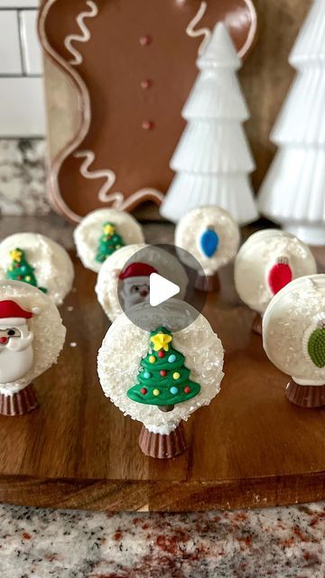 Christmas Sprinkles, Ornament Cookies, Christmas Snow Globes, Winter Desserts, Festive Treats, Chocolate Treats, Oreo Cookies, Holiday Desserts, Christmas Candy