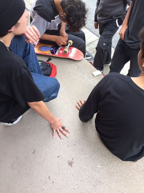 Skate Group Aesthetic, Skateboard With Friends, Skater Friend Group Aesthetic, Skate Friend Group, Skateboarding Friends, Skater Friend Group, Skate With Friends, Skateboarding With Friends, Skater Pictures