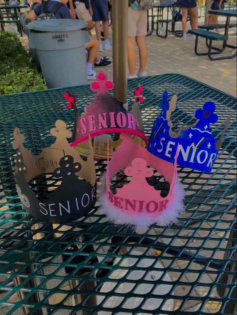 Senior Step Up Day Crowns, Senior Crown Ideas For Boys, Senior Crown Ideas Diy High Schools, Senior Era, Senior Painted Jeans, Senior Year Diy, Senior 25, Grad Hats, Senior Crown Ideas