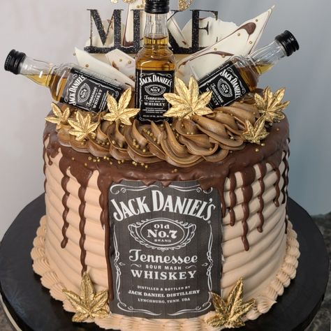 Birthday Cake Jack Daniels, Bday Desserts, Jack Daniels Party, 35th Birthday Cakes, 21st Birthday Boy, Jack Daniels Cake, Bourbon Cake, 50th Birthday Party Ideas For Men, 18th Cake