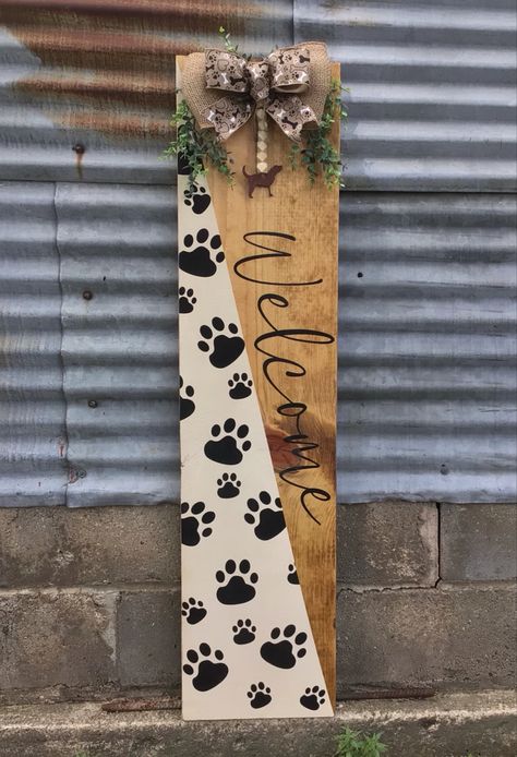 Home Plaques Diy Wood Signs, Dog Porch Signs Diy, Diy Porch Welcome Signs Ideas, Dog Porch Leaner, Valentine Wood Decor, Dog Porch Signs, Cow Print Porch Sign, Standing Door Signs, Door Leaner Signs Diy