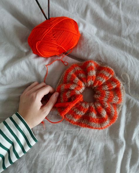 made this cute scrap yarn mohair scrunchie a while back 💌✨ I just made up the pattern as I went, but decided I didn’t want an elastic inside - instead I wanted an I cord tie, so I could just tie it around my hair 🥰🫶🏼 do you like it? #mohairscrunchie #scrunchie #knitscrunchie #knittingcommunity #knitstagram #knittersofinstagram #knitlife #yarnlove #handmadeknit #knitaddict #knittinginspiration #slowfashion #diyknitting #knittingproject #knittingtherapy #fiberart #craftingcommunity #instakni... How To Knit Scrunchies, Scrunchies Knitted, Simple Knitting Projects For Beginners, Mohair Scrunchie, Knit Accesories, Knit Scrunchie, Crochet Scrunchie, Crochet Store, Fashion Knitting