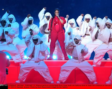 Rihanna Superbowl, Rihanna Pictures, Super Bowl Outfit, Dancer Dress, Rihanna Photos, Red Bar, Halftime Show, Pregnant Celebrities, Second Pregnancy