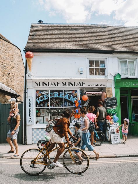 A FOODIES GUIDE TO WHITSTABLE // THE UK’S CUTEST SEASIDE TOWN  – THE LAYOVER LIFE British Seaside Aesthetic, Uk Beach Aesthetic, Little Town Aesthetic, Seaside Town Aesthetic, Beach Town Aesthetic, Seaside Aesthetic, Beach Life Hacks, Beach Life Quotes, Travel Overseas