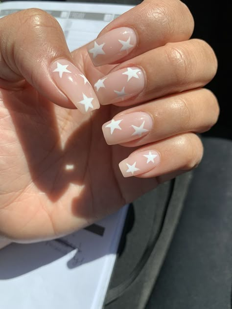 Star Nails One Finger, Gel Nail Stars, White Star On Nails, Short Square Star Nails, Nail Designs For Back To School, Milky White Nails With Stars, Short Nails Ideas Stars, Clear Nails With Stars, Star Nails Acrylic Square