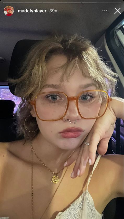 Madelyn Layer, Best Lip Color, Makeup With Glasses, Unique Glasses Frames, Bluelight Glasses, Classy Glasses, Glasses Inspiration, Glasses Ideas, Big Glasses