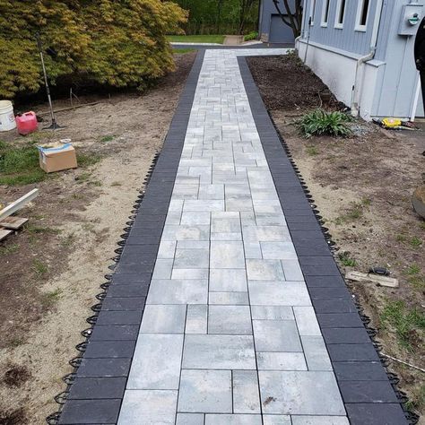 Front Yard Walkway Ideas, Yard Walkway Ideas, Cheap Landscaping Ideas For Front Yard, Concrete Pavers Walkway, Pavers Walkway, Front Walkway Landscaping, Front Yard Walkway, Cambridge Pavers, Yard Walkway