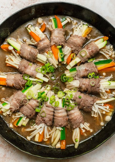 Enoki Mushroom Beef Rolls, Enoki Beef Rolls Recipe, Enoki Beef Rolls, Garnish Tumpeng, Homecooked Food, Traditional Asian Dish, Beef Rolls, Asian Food Photography, Protein Veggies