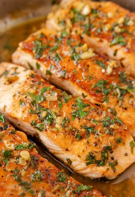 Salmon fillets in a skillet pan with a butter sauce over top Salmon With Skin Recipes, Salmon Filet Recipe, Lemon Salmon Recipes, Garlic Lemon Butter Sauce, Salmon Recipe Pan, Salmon Skillet, Salmon Fillet Recipes, Lemon Butter Salmon, Fish Fillet Recipe