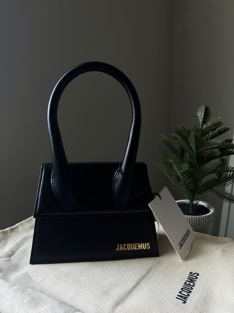 Minimal style fall fashion outfit Jaquemus2020 Bag, Jacquemus Aesthetic, Aesthetic Bag, Ted Baker Bag, Jacquemus Bag, Aesthetic Bags, Devil Wears Prada, Bag Aesthetic, Fancy Bags