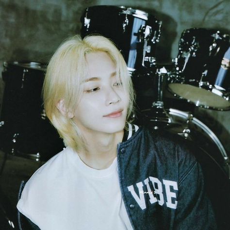 Svt Jeonghan, Jeonghan Icon, Going Seventeen, Seventeen Wonwoo, Kpop Guys, Pretty Men, K Idols, Seventeen, Hip Hop