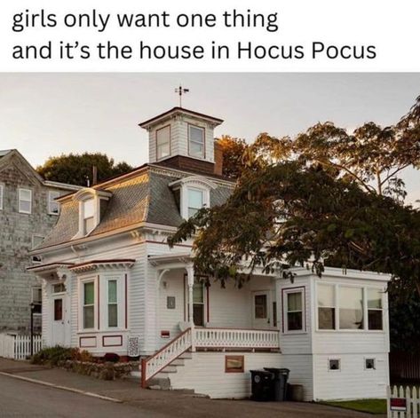 Mindy Leah Houses From Movies, Hocus Pocus, Favorite Holiday, Halloween Diy, Dream House, Apartment, Halloween, Halloween Crafts