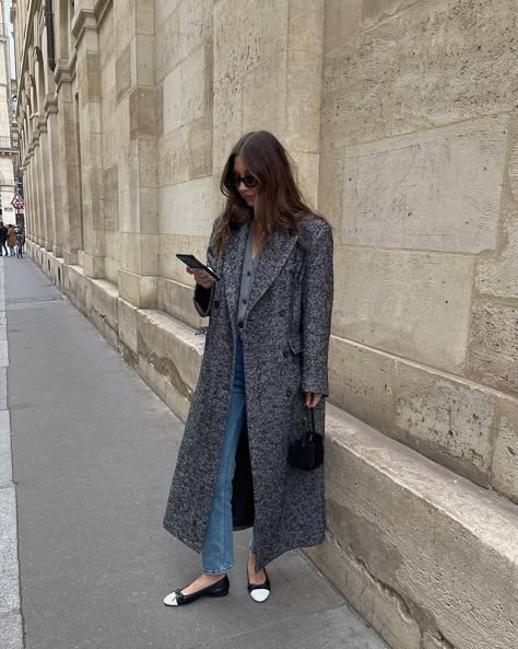 Mango Coats, Ballet Flats Outfit, Black Moto Boots, Herringbone Coat, Outfit Ideas 2024, Knee Length Coat, Long Black Coat, Zara Coat, Flats Outfit