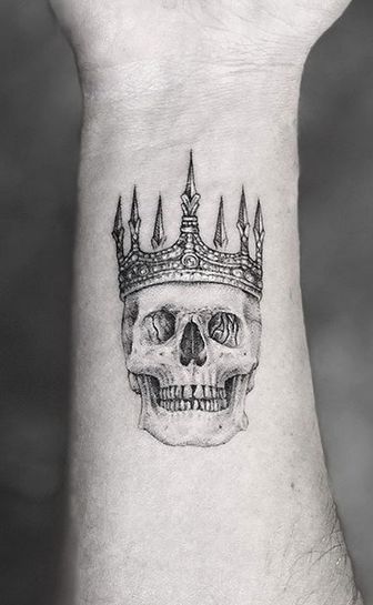 Skull with Crown Tattoo Skull With Crown Tattoo, Crown Tattoo Ideas, Shakespeare Tattoo, Skull With Crown, Skull Crown, Crown Tattoo Design, King Tattoos, Diamond Tattoos, Crown Tattoo