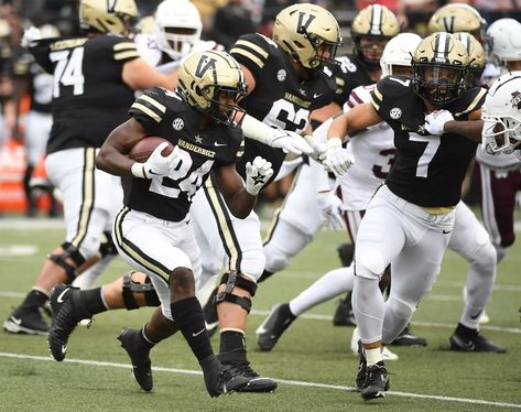 Vanderbilt Commodores vs Hawaii Warriors Prediction, 8/27/2022 College Football Picks, Best Bets & Odds Wake Forest Football, Vanderbilt Football, College Football Players, Football Picks, Wyoming Cowboys, Vanderbilt Commodores, College Football Games, Football Predictions, Tennessee Volunteers