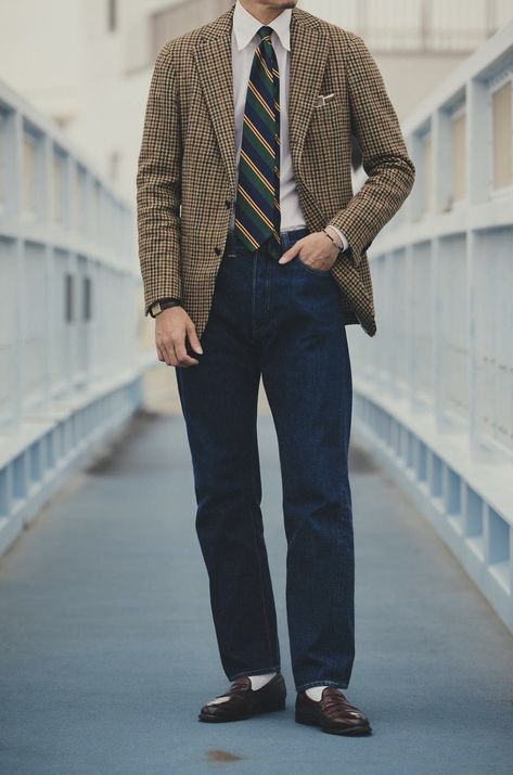 Vintage Ivy League Style, Casual Tie Outfit, Professor Fashion, Sports Coat And Jeans, Sartorial Menswear, Clothes For Men Over 50, Casual Suits Men, 60s Men, Dapper Gentleman Style