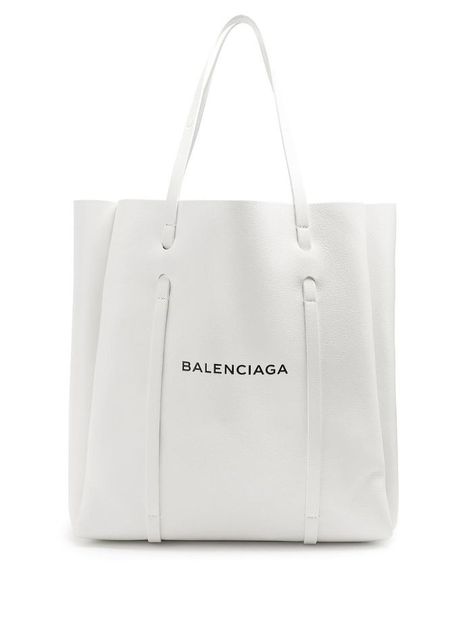 Cool Tote Bags, Gold Chain Handbag, Balenciaga Leather, Best Designer Bags, White Tote Bag, Bold Logo, Designer Totes, Luxury Purses, Everyday Tote