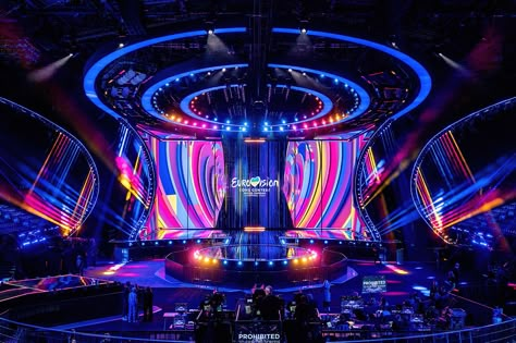 The 2023 Eurovision stage design for the legendary annual song contest, held this week in Liverpool, has been designed by Yellow Studio and draws on the power of a hug Power Of A Hug, Yellow Studio, Mtv Music Awards, Eurovision 2023, Concert Stage Design, Dj Stage, Stage Set Design, Event Stage, Concert Stage