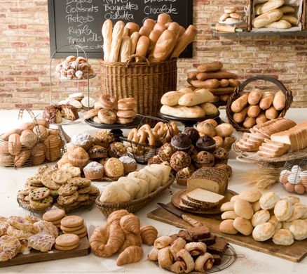 French Pastries Shop, Bread Display, Flour Bakery, Bakery Shop Design, Bread Shop, Bakery Display, Reception Food, Food Truck Design, Tiny Food