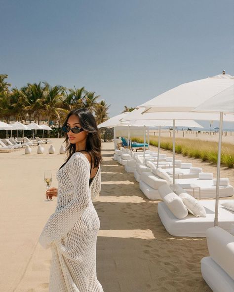 Wearing nhaos jewellery, drinking champagne and enjoying the beach 🌴😎 🔗https://nhaos.de/products/cat-eye-sonnenbrille 🔗https://nhaos.de/products/sommertraum-beach-dress #nhaos #nhaosjewelry #nhaosfashion #nhaosglasses #summer #beachseason #summeressentials #beach #greece #greek #aramaic #love Liz Dress, Drinking Champagne, Beach Party Outfits, Summer Photos, Vacation Outfits, Beach Dress, Belize, Haiti, Crochet Dress