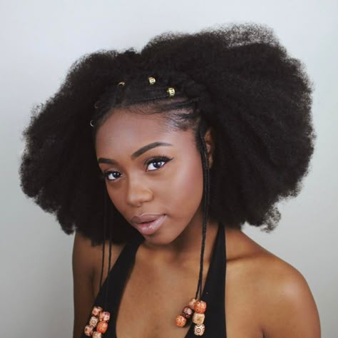 Black Girl-Approved Hair Accessories   - 17 Screenshot-Worthy Hairstyles That Incorporate Accessories Hairstyles With Hair Jewelry, Golden Locs, Afro Asian, Flat Braids, Cabelo Black, Natural Hair Accessories, Hair Crochet, 4c Natural Hair, 4c Hair