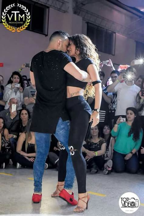 sensual bachata-daniel y desiree Bachata Outfit, Stretching For Beginners, Belly Dancing Classes, Yoga Trainer, Kizomba Dance, Latin Dancing, Increasing Flexibility, Dance Forever, Dance Project