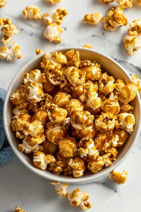 This microwave caramel popcorn is the perfect quick treat! Learn how to make this easy recipe and get tips for making the best popcorn. Caramel Popcorn Aesthetic, Microwave Caramel Popcorn, Caramel Aesthetic, Easy Caramel Popcorn, Popcorn Aesthetic, Homemade Popcorn Recipes, Popcorn Dessert, Snacks Aesthetic, Caramel Popcorn Recipe