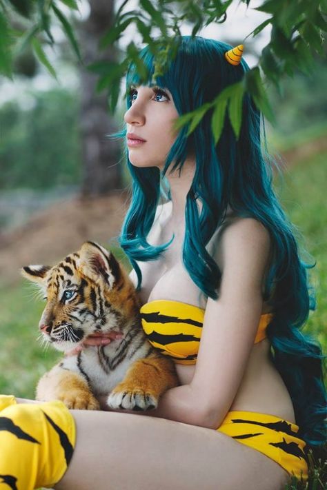 Lum by Tamar Lipsey Hot Anime Cosplay, Anna Cosplay, Best Cosplay Ever, Urusei Yatsura, Sailor Moon Manga, Female Protagonist, Cosplay Tips, Amazing Cosplay, Manga Cosplay