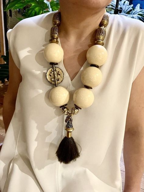 Long Beaded Necklace Ideas, Big Beads Necklace, Large Bead Necklace, Fiber Necklace, Coconut Shells, Exotic Jewelry, Tagua Jewelry, Beaded Necklace Designs, African Necklace