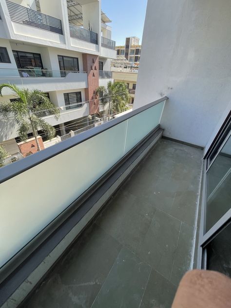 Aluminium Glass Railing, Reling Design, Curtain Walls, Glass Balcony, Balcony Railing Design, Aluminum Railing, Balcony Railing, Glass Railing, Railing Design