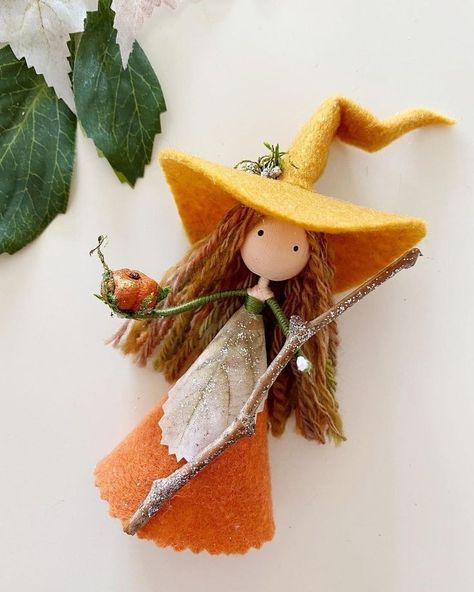 Kitchen Witches, Witch Dolls, Halloween Witch Dolls, Color Outfits, Halloween Centerpiece, Witch Diy, Bendy Doll, Halloween Crafts Decorations, Fairy Crafts