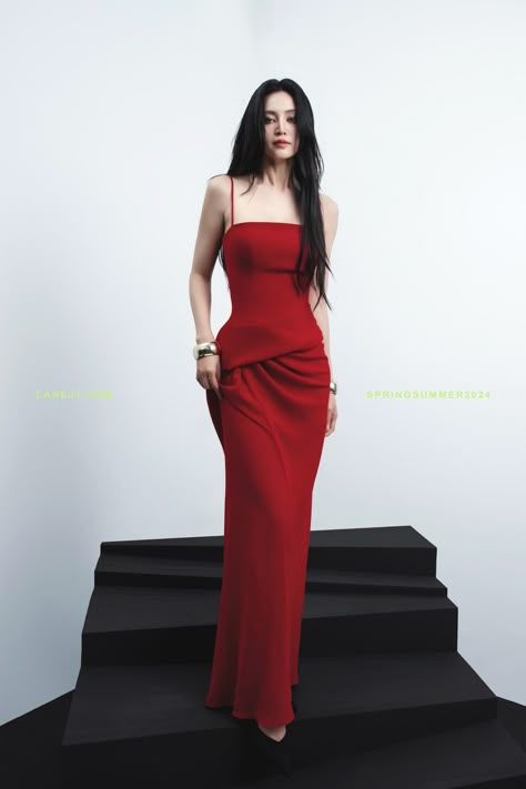 Red Bodycon Dress Classy, Hollywood Glam Dress, Korean Lookbook, Cute Professional Outfits, Gowns Dresses Elegant, Elegant Midi Dresses, Iconic Dresses, Dream Wedding Ideas Dresses, Classy Casual Outfits