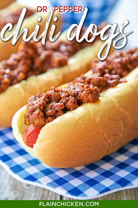 Dr Pepper Chili Dogs Recipe - hot dogs topped with a sweet and tangy homemade Dr. Pepper chili - great for your Summer cookouts and tailgating this fall! Ground beef, tomato paste, garlic, Worcestershire sauce, Dr Pepper, water, chili powder, onion, a dash of cayenne pepper, salt, and pepper. Ready in under 30 minutes! #hotdog #drpepper #chili #chilidog Dr Pepper Chili, Homemade Dr Pepper, Fall Ingredients, Chili Dog Chili Recipe, Plain Chicken Recipe, Beef Tomato, Hot Dog Sauce, Hot Dog Toppings, Hot Dog Chili