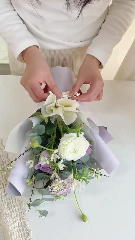 How To Create Bouquet, Create Your Own Bouquet, Flower Bouquet Arrangements Diy, How To Make A Bouquet Wrap, How To Create A Bouquet Of Flowers, How To Do Bouquet Flower, How To Bouquet Wrap, How To Make Bouquet Wrap, How To Wrap A Bouquet