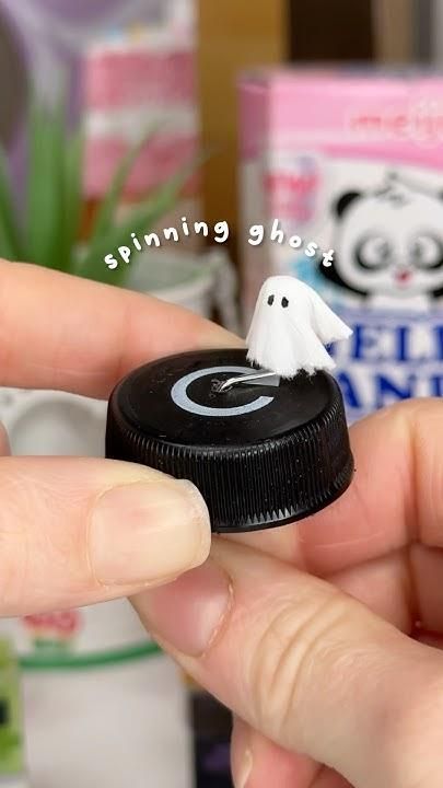 diy spinning ghost 👻 Random Diy Projects, Easy Paper Arts And Crafts, Crafts I Can Sell, Spinning Ghost, Diy Crafts To Do When Your Bored, Easy Diys To Do When Bored, Crafts You Can Sell, Quick And Easy Crafts For Kids, Diy Things To Do When Bored