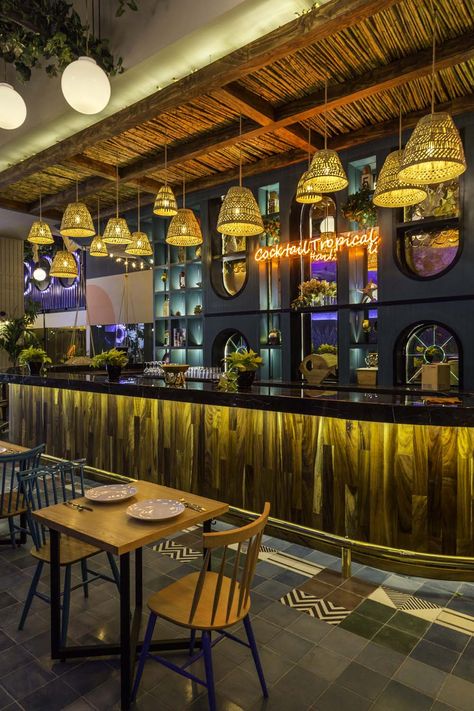 Bars Ideas Restaurant, Cool Bar Design, Restuarant Designs, Mexican Bar Decor, Mexican Cafe Design, Outdoor Bar Design Ideas, Bar And Grill Restaurant Ideas, Mexican Bar Ideas, Outdoor Bar Design