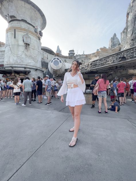 Disney World Hollywood Studio Princess Leia Outfit Inspo Disney Picture Ideas, Disney World Hollywood Studios, Hollywood Studio, Princess Leia, Disney Star Wars, Disney Pictures, Picture Ideas, Disney World, Halloween Costume