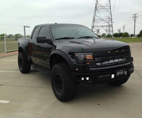 Blacked out Ford Raptor Ford Svt Raptor, Truk Ford, Ford Raptor Svt, Ford Svt, Ford Ranger Wildtrak, Svt Raptor, Black Truck, Truck Yeah, Ford Raptor