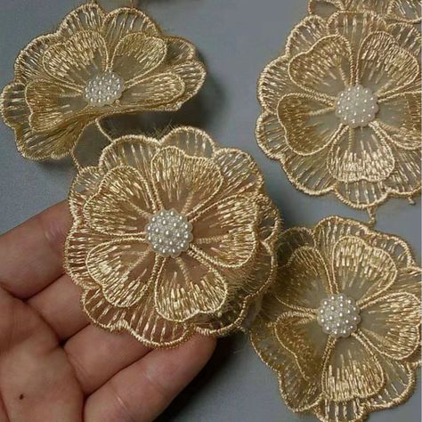 Patches Vintage, Sewing Lace, Saree Gown, Applique Patches, Fabric Flowers Diy, Floral Craft, Embroidery Designs Fashion, Flower Lace, Needle Lace