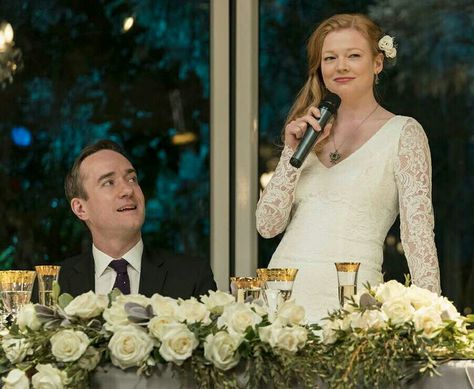 Matthew Macfadyen & Sarah Snook in Succession Sarah Snook, Matthew Macfadyen, Slim Aarons, Luxury Aesthetic, Quiet Luxury, British Actors, Wedding Weekend, Over The Moon, Wedding Trends