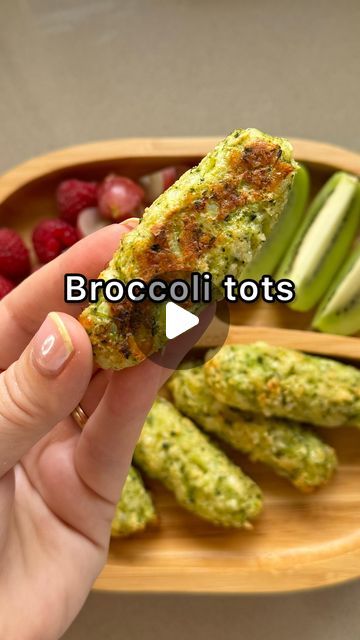 Egg Bites For 10 Month Old, Finger Food Baby, Finger Food For Baby, Finger Foods For Baby, Easy Baby Led Weaning Recipes, Broccoli Recipes Toddler, Toddler Foods, Lunch Ideas For Toddlers, Broccoli Egg Bites Baby