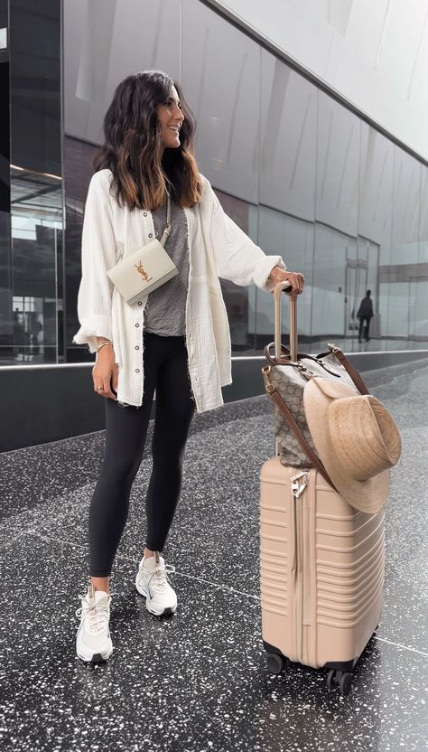 Sharing your most loved items of the week! For more fashion and home decor follow me @stylinbyaylin Classy Airport Outfit, Stylin By Aylin, Cute Airport Outfit, Casual Travel Outfit, Chic Travel Outfit, Comfy Airport Outfit, Outfits Leggins, Comfortable Travel Outfit, Airport Outfit Summer