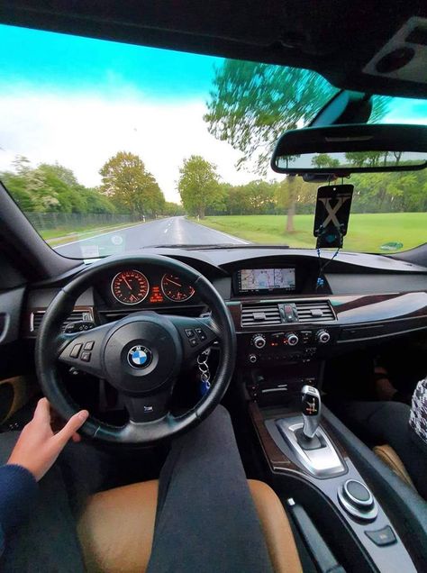 Bmw E60 Interior, E60 Bmw, Bmw M5 E60, Bmw Sports Car, Bmw 320d, Bmw Interior, Bmw Sport, Car Deco, Bmw E34