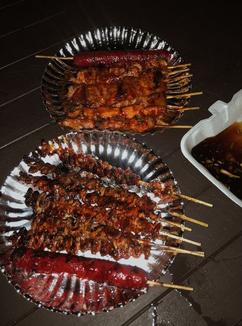 #food #streetfood #philippines #aesthetic #vsco #bbq Filipino Foods Aesthetic, Street Foods Philippines Aesthetic, Siomai Photography, Street Foods Philippines, Street Food Date, Fast Food Images, Streetfood Aesthetic, Street Food Snap, Photo Prank