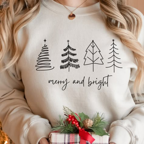 Christmas Sweatshirt Ideas, Christmas Tree Hoodie, Cute Crewneck, Idee Cricut, Holiday Sweaters, Merry And Bright Christmas, Christmas Sweaters For Women, Cute Shirt Designs, Bright Christmas