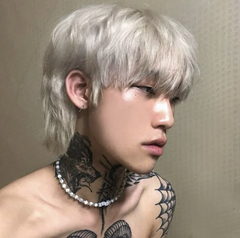 White Hair Men, Boy With White Hair, Bleached Hair Men, Light Blue Hair, Dyed Blonde Hair, Men Hair Color, Punk Hair, Platinum Hair, Permed Hairstyles