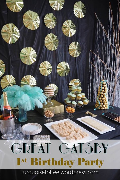 Great Gatsby First Birthday Party Turquoise 1920s cake smash Turquoise Baby Shower Ideas, Ferrero Rocher Tower, 1920s Cake, Great Gatsby Birthday, Twin Birthday Themes, Gatsby Birthday, Turquoise Party, Great Gatsby Themed Party, 1920s Great Gatsby